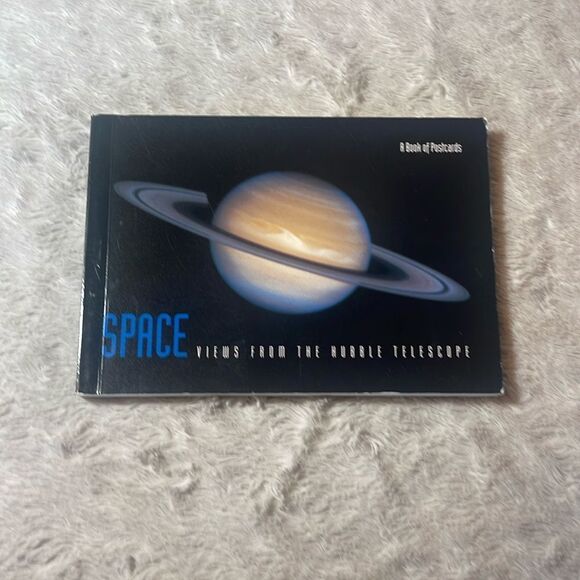 Space views from the Hubble telescope, a book of postcards - Picture 1 of 5